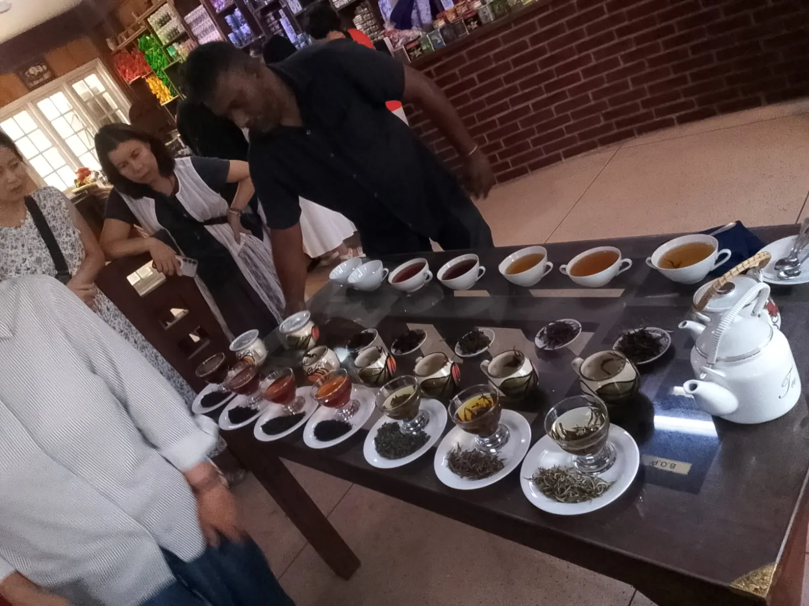 Guided tea tasting table